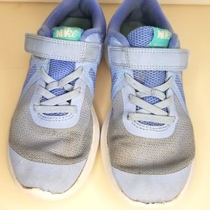 Nike Revolution 4 Girls Shoes Trainers size 1